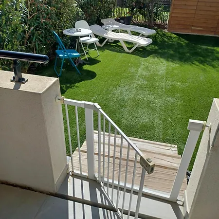 Vue Sur Le Jardin Sérignan